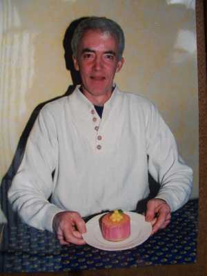 <b>South Hams Food & Drink Assoc Cookery Competition</b><br>
Nigel & the winning dessert
